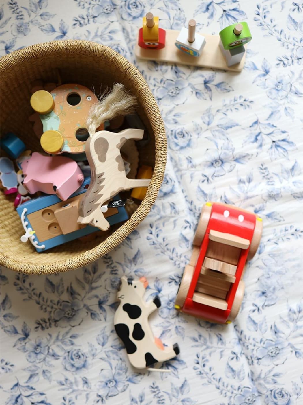 Wooden Cow Grazing - Black