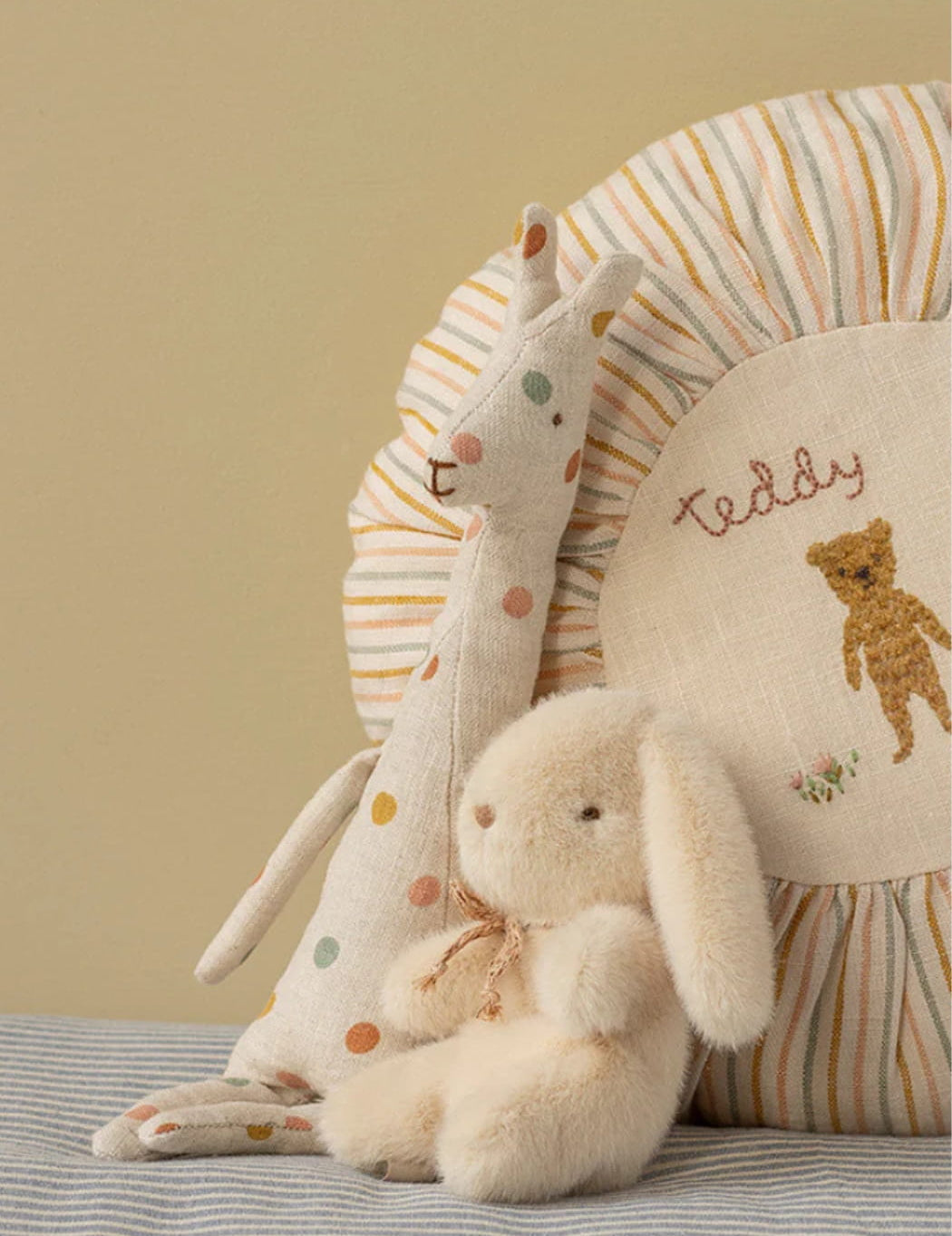 Maileg_Mini_Plush_Bunny_Cream_2.jpg
