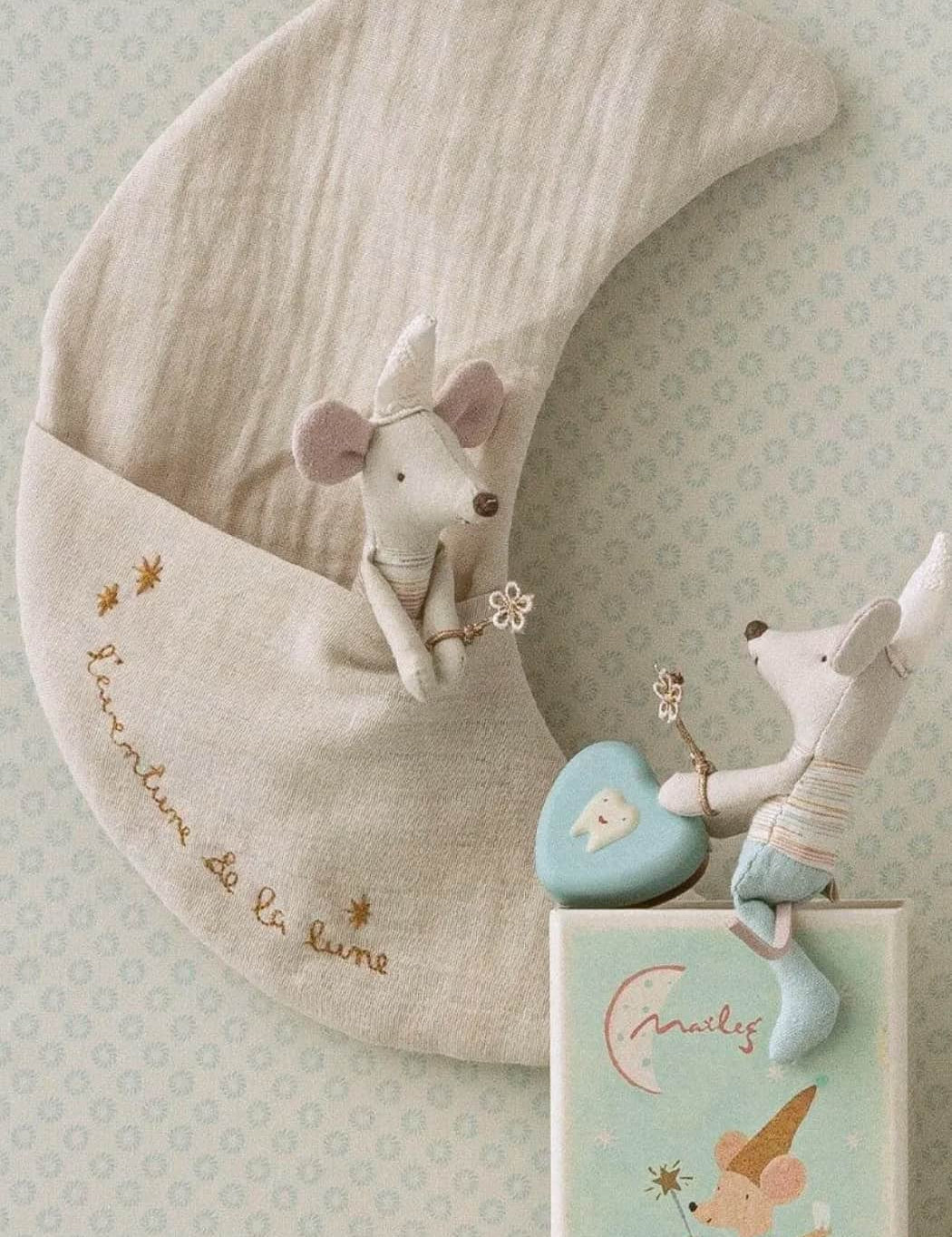 Maileg_Moon_Mouse_Wall_Hanging_Decoration_1.jpg