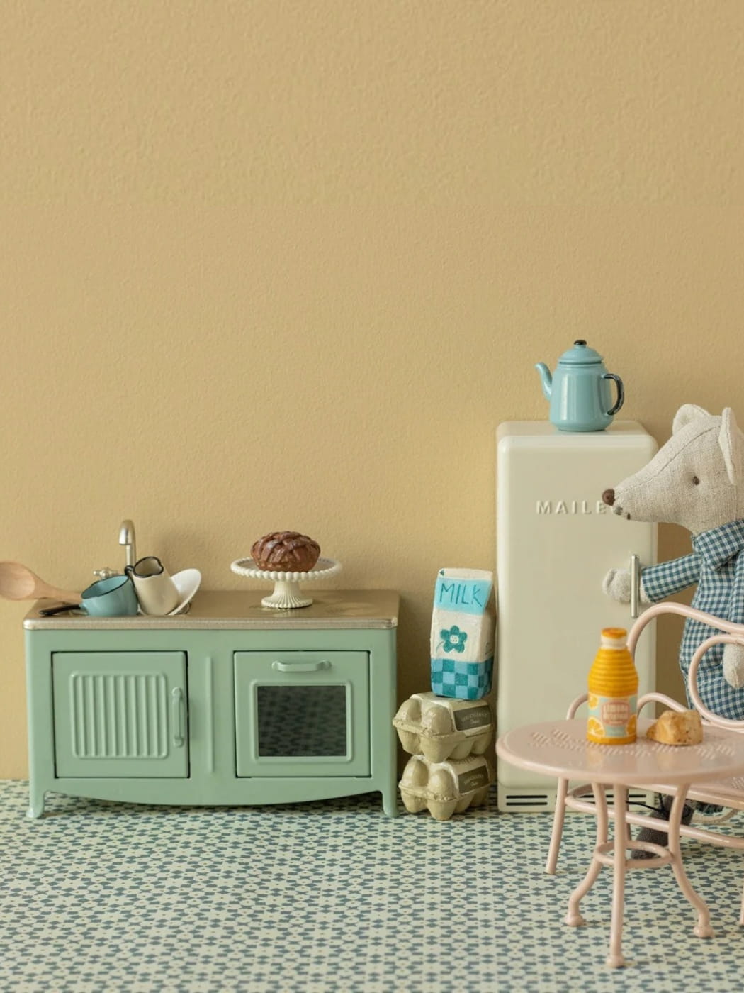 Mouse Fridge and Food