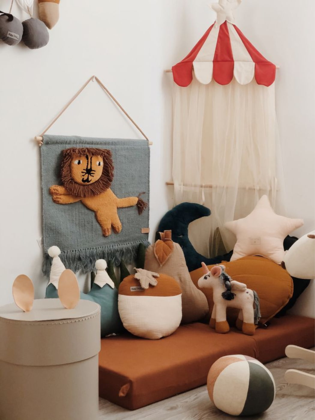 Oyoy_Lion_Wall_Hanging_Australia.jpg