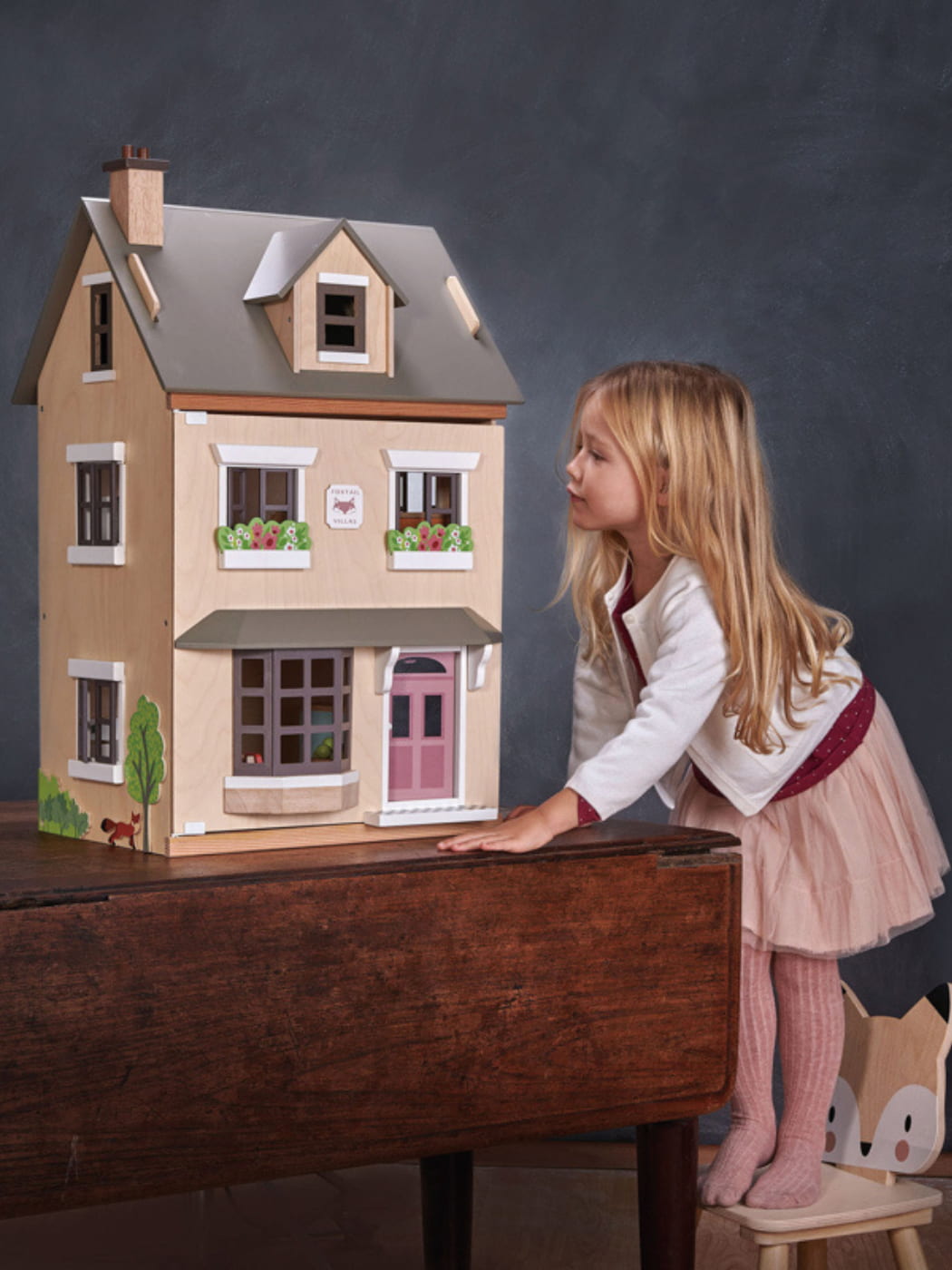 Foxtail Villa Doll House (with furniture)
