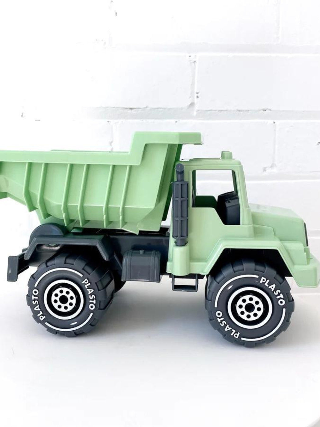 Giant Tipper Truck - Green